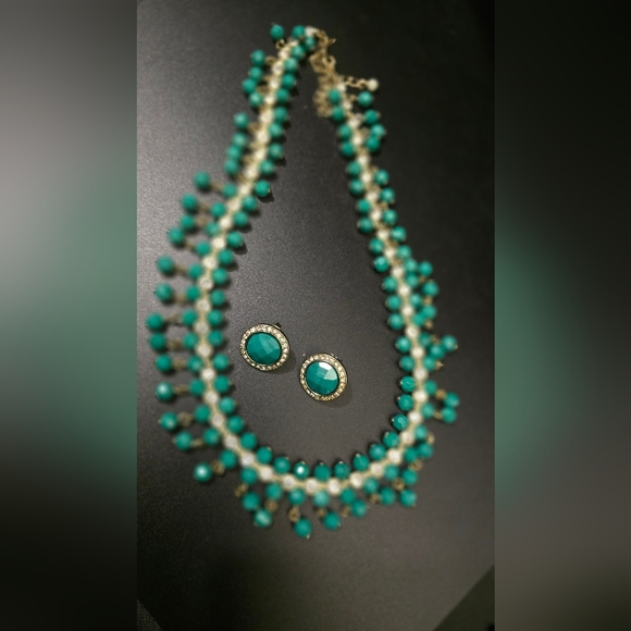 Avon Turquoise and Gold Beaded Necklace Set - Picture 2 of 6